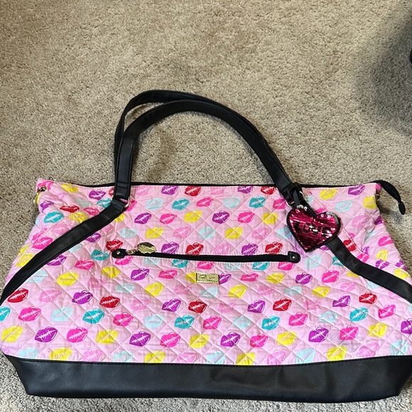 Luv Betsey By Betsey Johnson Quilted Duffle Bag Lips Pink Gold Color Details - Picture 1 of 7